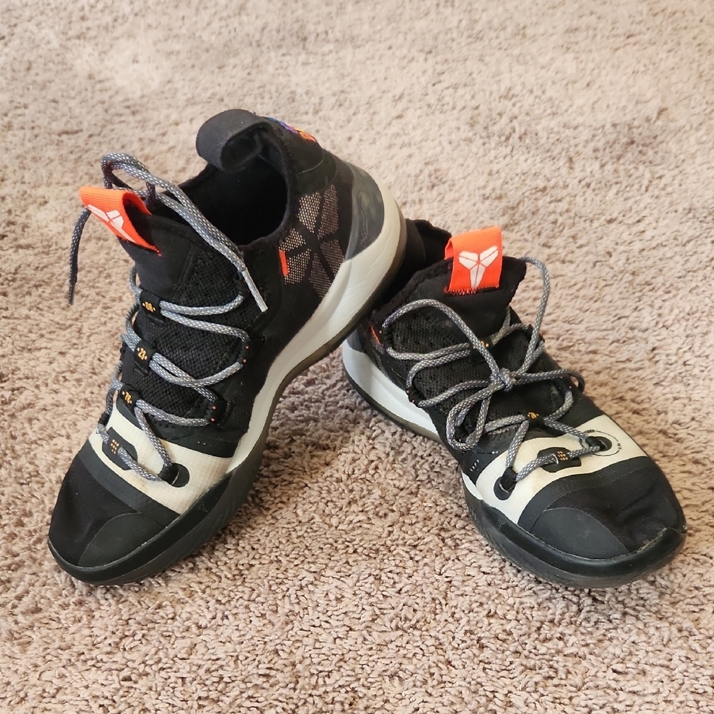 Nike Black and White Athletic Shoes High-Top Performance